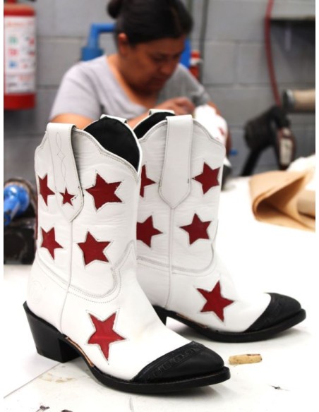 STARMANIA WHITE AND RED LADY GOWEST SANTIAG